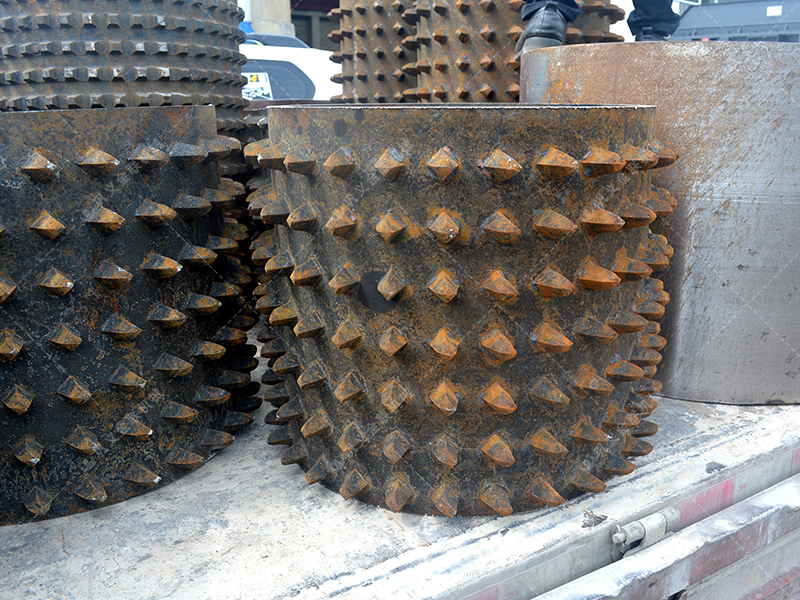 看雙齒輥破碎機(jī)如何將原料 “變廢為寶”，鑄就高利潤顆粒塊