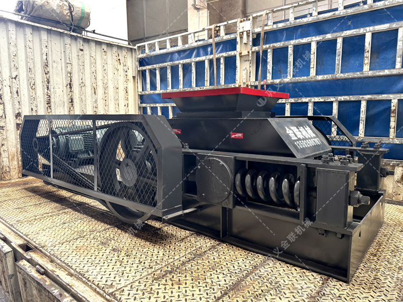 看雙齒輥破碎機(jī)如何將原料 “變廢為寶”，鑄就高利潤顆粒塊