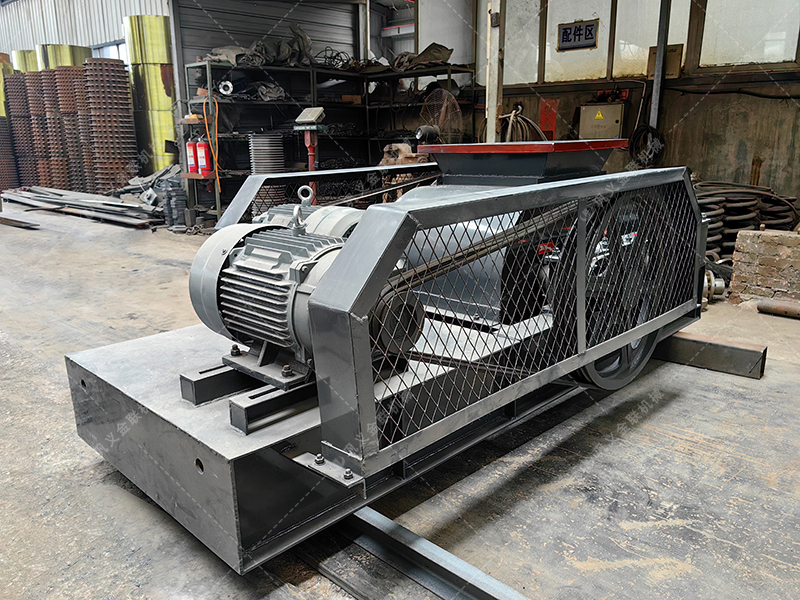 為何眾多混凝土再生廠家，都將雙齒輥破碎機(jī)視為生產(chǎn)線的 “定海神針”？?